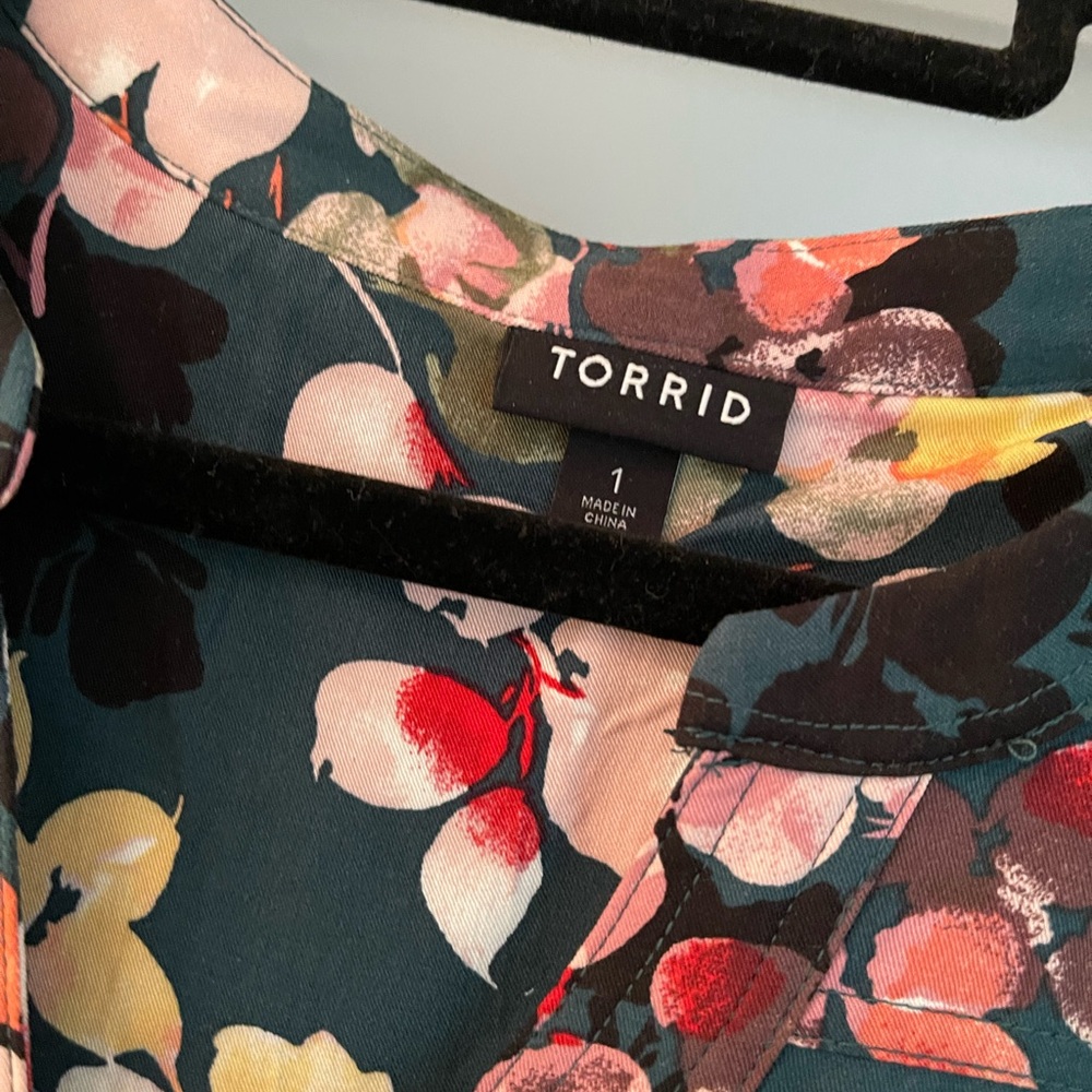 Torrid Harper rayon twill 3/4 sleeve blouse.